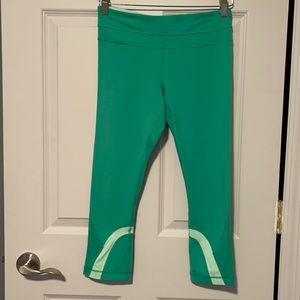 Lululemon Capri workout leggings size 6